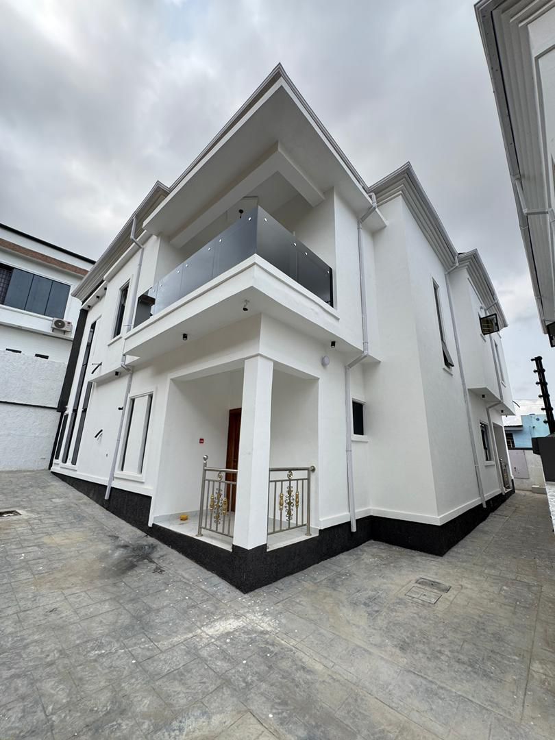 Newly Built 6 Bedroom Fully Detached Duplex
