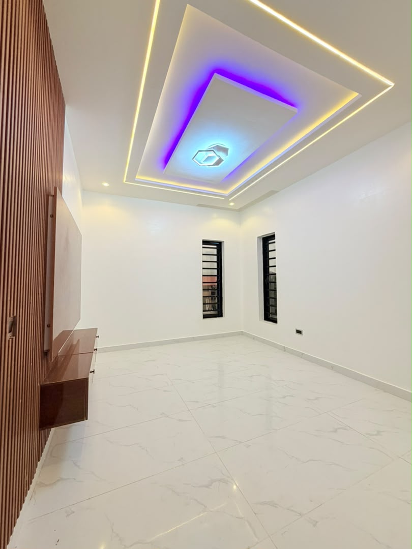 Luxuriously Built 5-Bedroom Detached Duplex with BQ, Magodo Phase 1 - Image 15