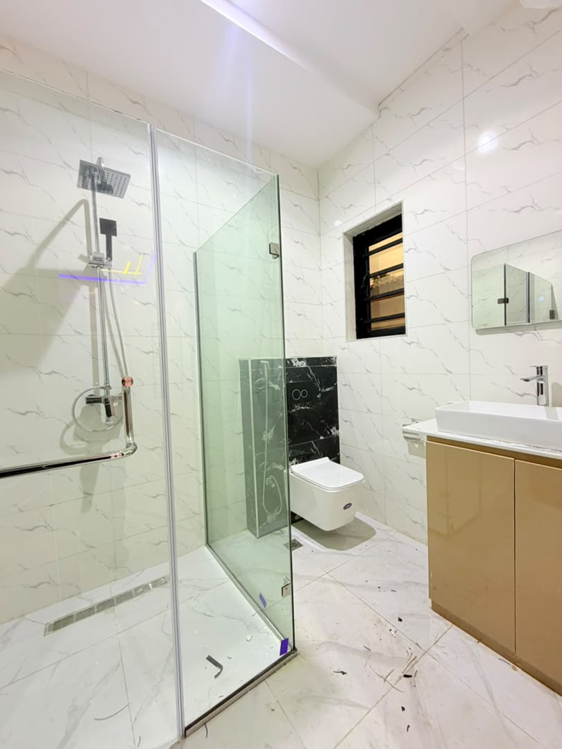 Luxuriously Built 5-Bedroom Detached Duplex with BQ, Magodo Phase 1 - Image 7