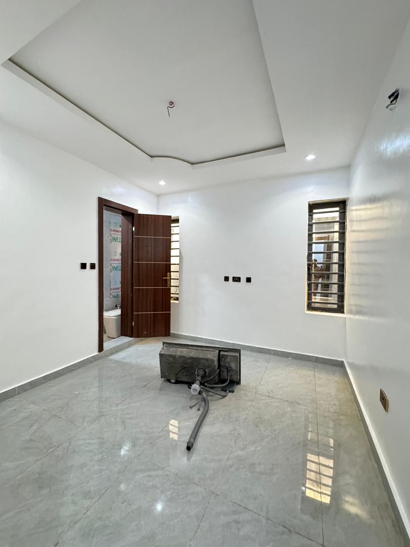 Neatly Built 1-Bedroom Apartment, Surulere, Lagos - Image 8