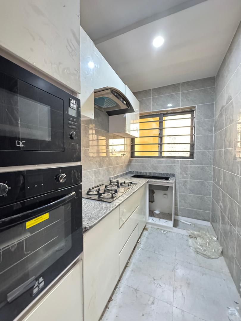 Neatly Built 1-Bedroom Apartment, Surulere, Lagos - Image 6