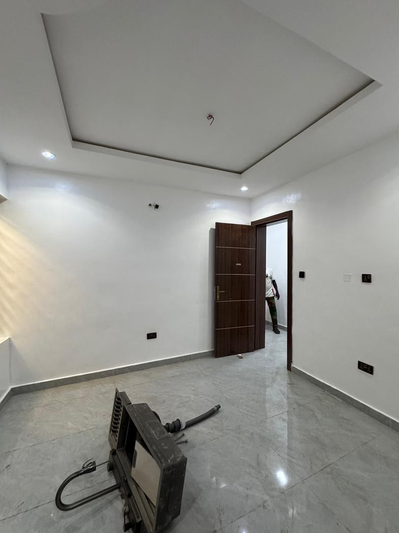 Neatly Built 1-Bedroom Apartment, Surulere, Lagos - Image 4