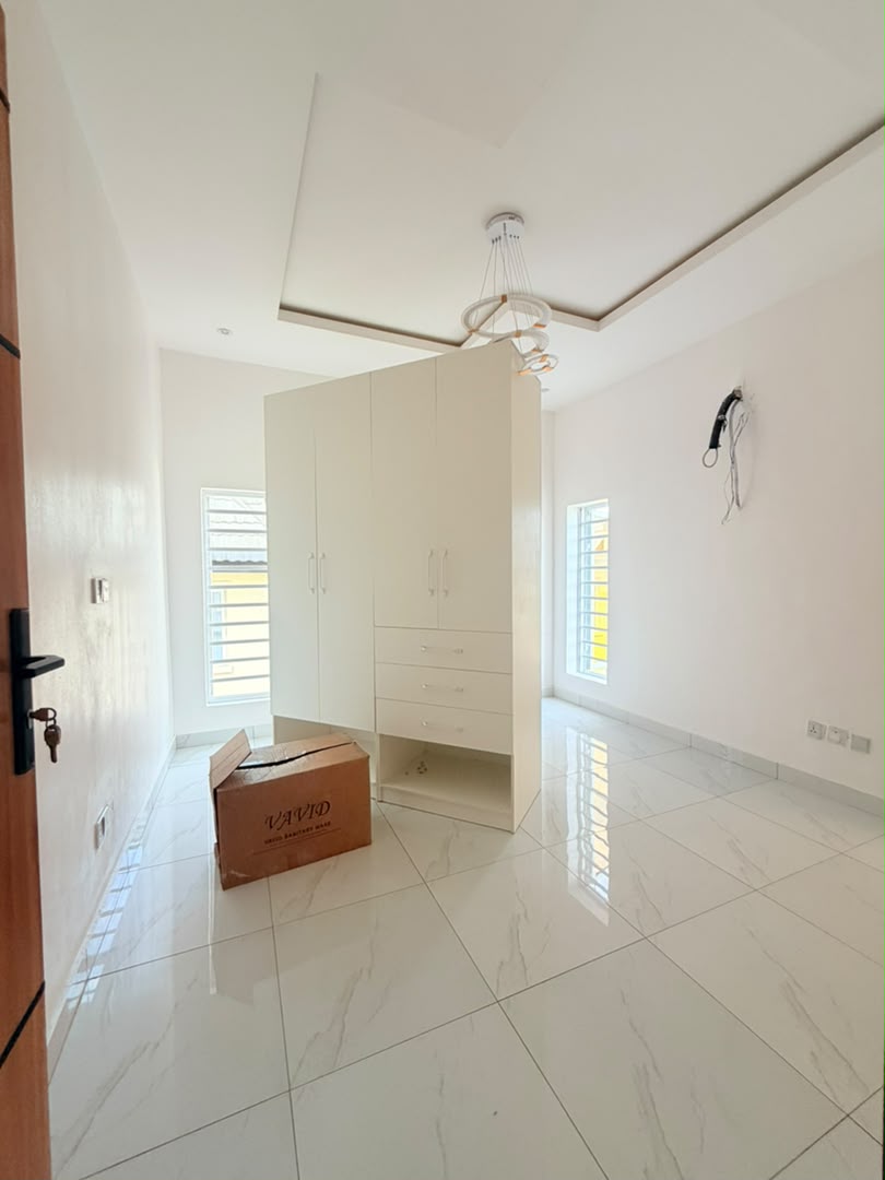 Magnificently Built 5-Bedroom Fully Detached Duplex with a Room BQ, Magodo GRA Phase 2, Lagos - Image 9