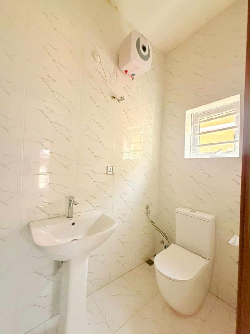 Magnificently Built 5-Bedroom Fully Detached Duplex with a Room BQ, Magodo GRA Phase 2, Lagos - Image 11