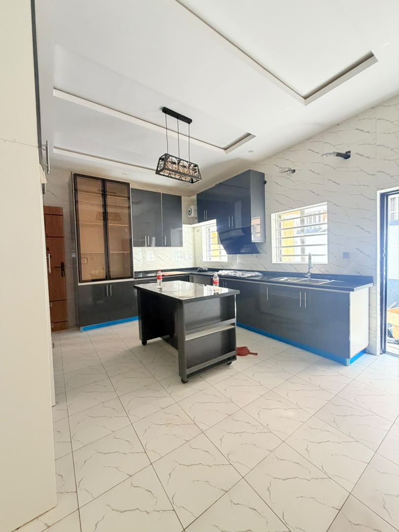 Magnificently Built 5-Bedroom Fully Detached Duplex with a Room BQ, Magodo GRA Phase 2, Lagos - Image 14