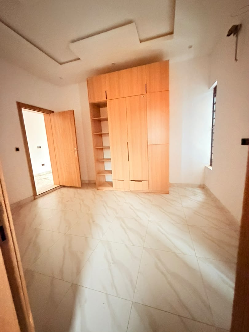 Gorgeously Built 4 Bedroom Fully Detached Duplex with BQ, Magodo GRA Phase 1, Lagos - Image 4