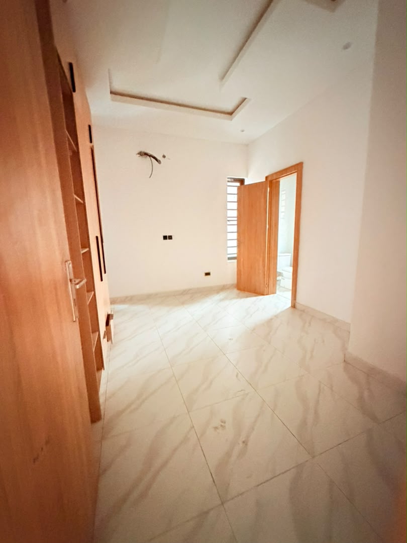 Gorgeously Built 4 Bedroom Fully Detached Duplex with BQ, Magodo GRA Phase 1, Lagos - Image 5