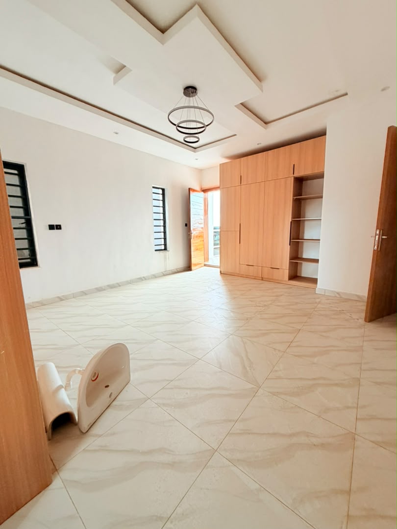 Gorgeously Built 4 Bedroom Fully Detached Duplex with BQ, Magodo GRA Phase 1, Lagos - Image 9