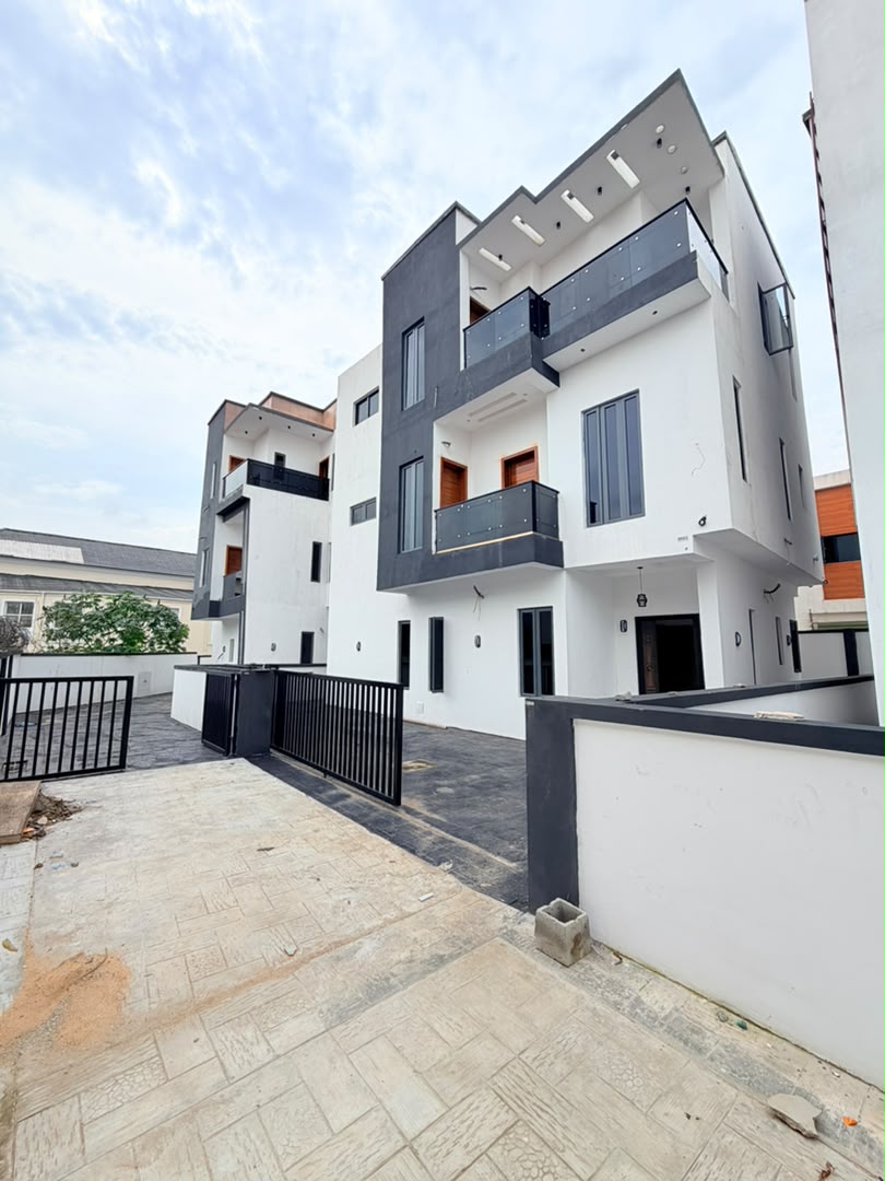 Gorgeously Built 4 Bedroom Fully Detached Duplex with BQ, Magodo GRA Phase 1, Lagos
