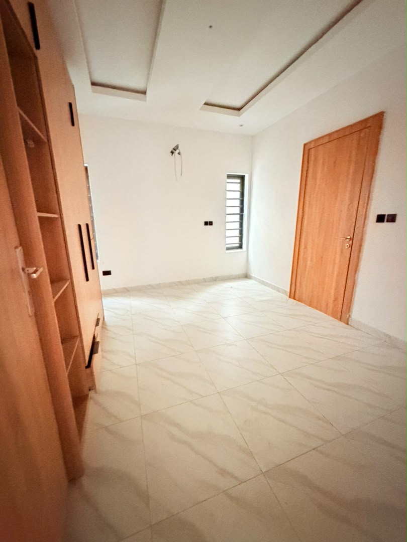 Gorgeously Built 4 Bedroom Fully Detached Duplex with BQ, Magodo GRA Phase 1, Lagos - Image 12