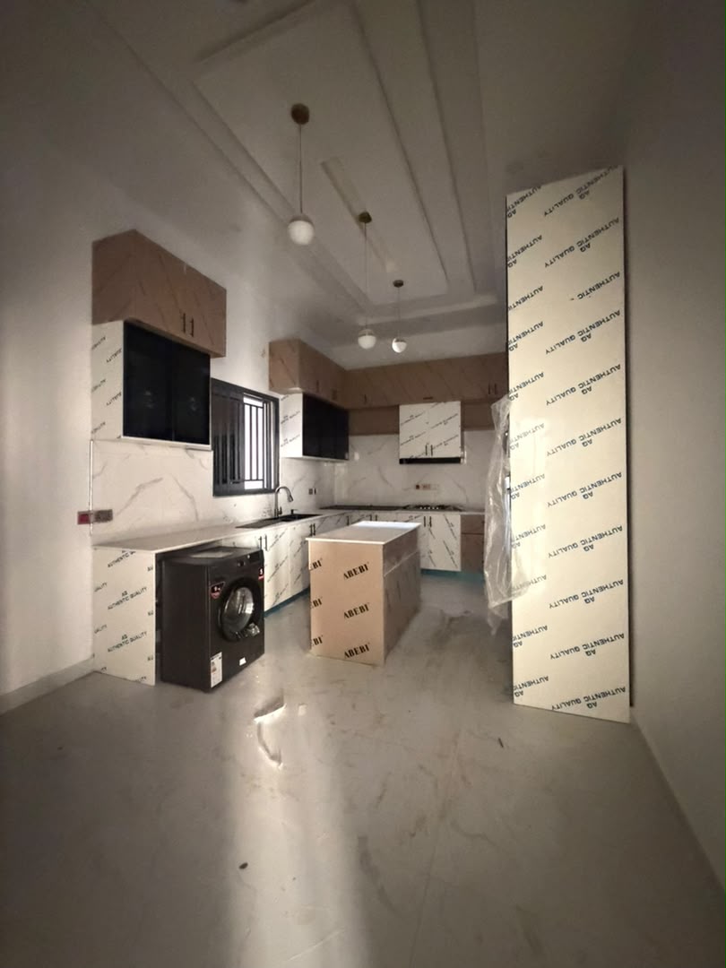 Nicely Built 4 Bedroom Apartment with a BQ, Ikeja GRA, Lagos - Image 12