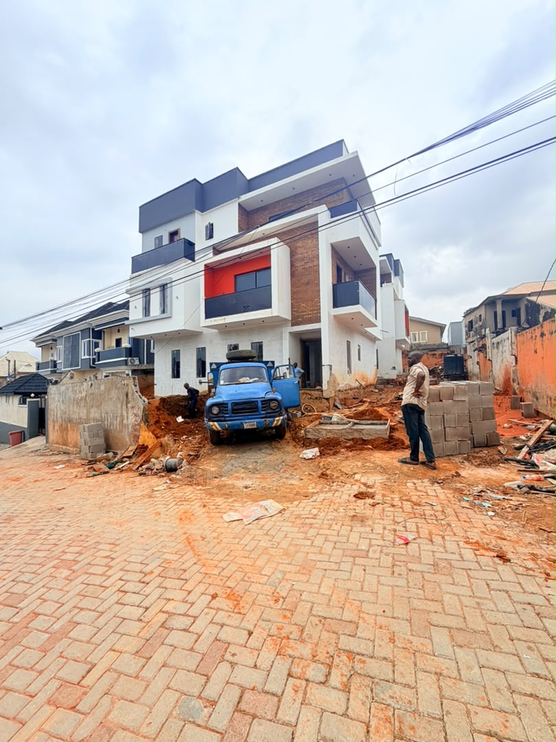Exquisitely Built 5 Bedroom Fully Detached Duplex with BQ and a Cinema & Pool, Magodo GRA Phase 1 - Image 12