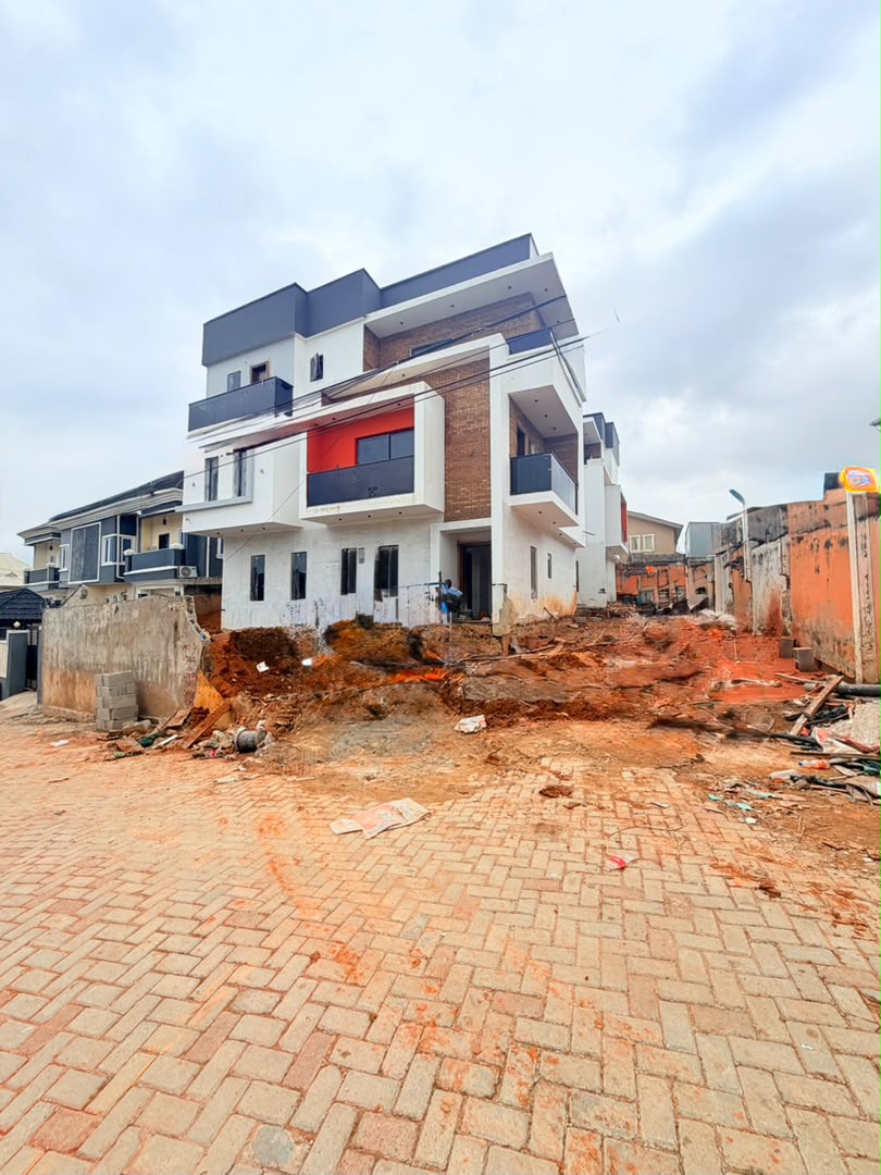 Exquisitely Built 5 Bedroom Fully Detached Duplex with BQ and a Cinema & Pool, Magodo GRA Phase 1