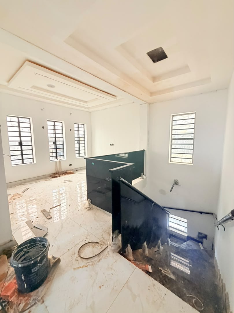 Exquisitely Built 5 Bedroom Fully Detached Duplex with BQ and a Cinema & Pool, Magodo GRA Phase 1 - Image 6