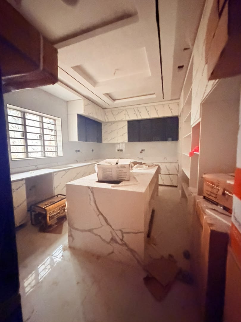 Exquisitely Built 5 Bedroom Fully Detached Duplex with BQ and a Cinema & Pool, Magodo GRA Phase 1 - Image 7