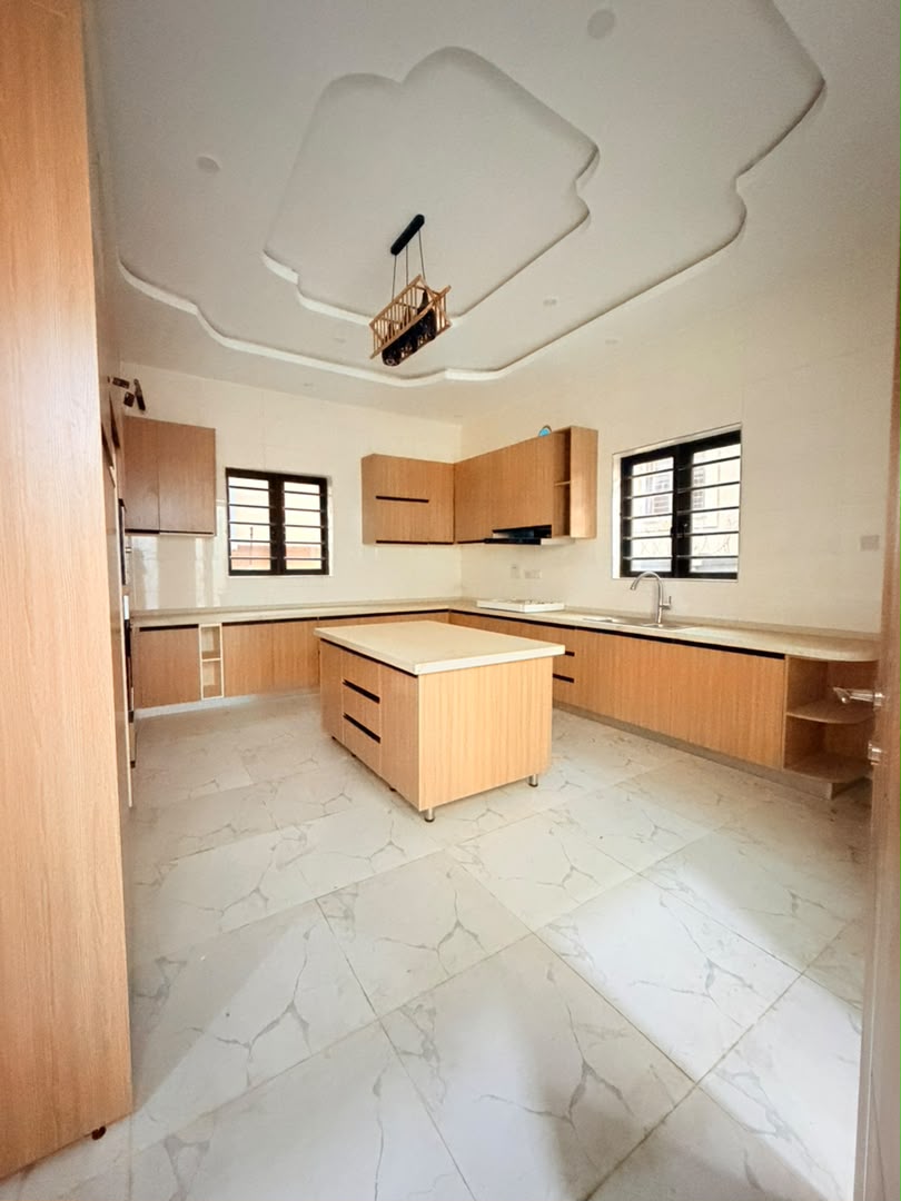 Magnificently Built 5 Bedroom Fully Detached Duplex with a Room BQ, Magodo GRA Phase 2 - Image 12