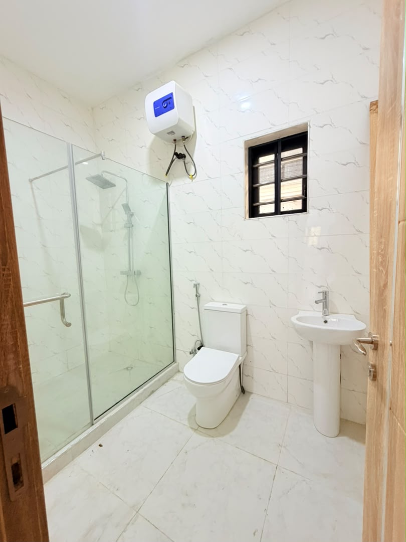Magnificently Built 5 Bedroom Fully Detached Duplex with a Room BQ, Magodo GRA Phase 2 - Image 13