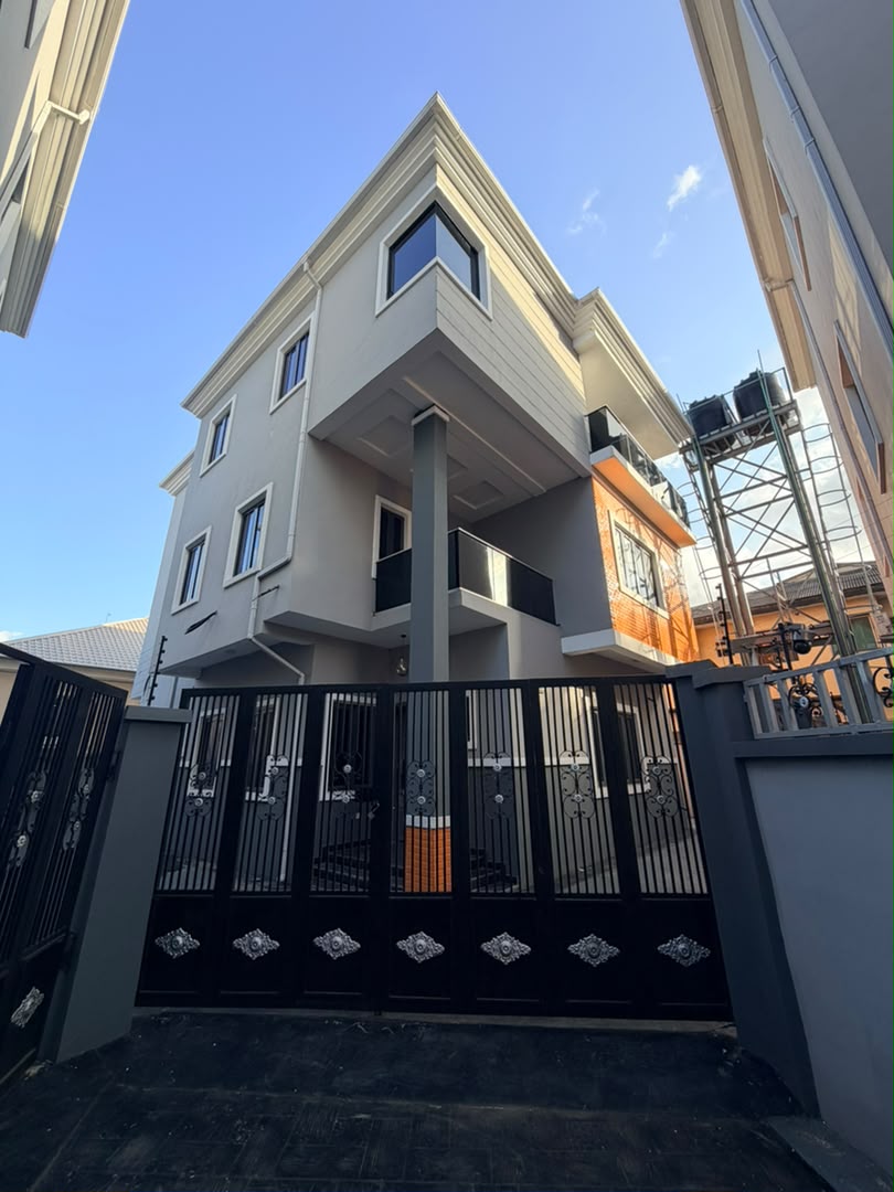 Magnificently Built 5 Bedroom Fully Detached Duplex with a Room BQ, Magodo GRA Phase 2