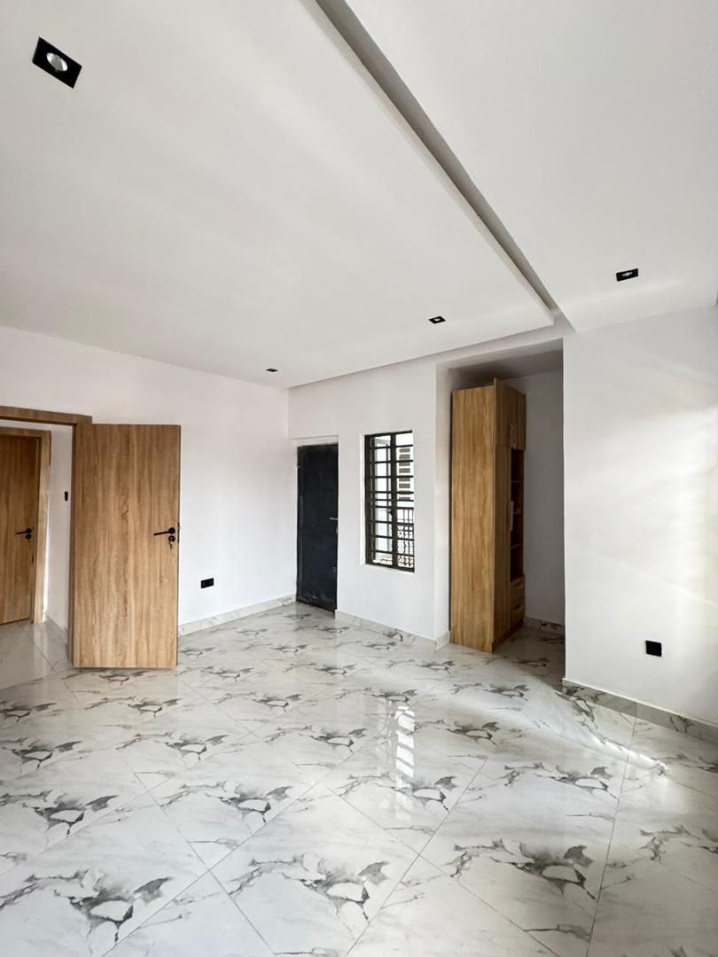 Lovely Built 3 Bedroom Apartment, Yaba - Image 2