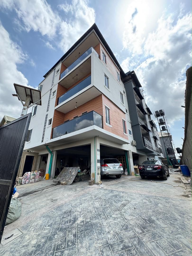 Lovely Built 3 Bedroom Apartment, Yaba