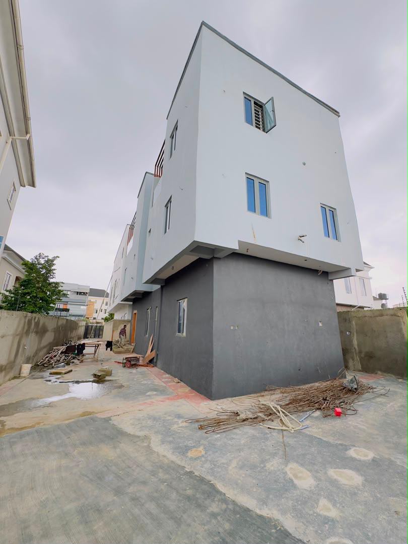 Magnificently Built 6 Bedroom Fully Detached Duplex with a Room BQ, Magodo GRA Phase 2 - Image 5