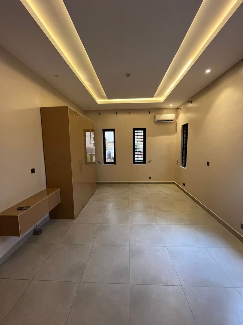 Aesthetically Pleasing 3 Bedroom Apartment, Gbagada - Image 11